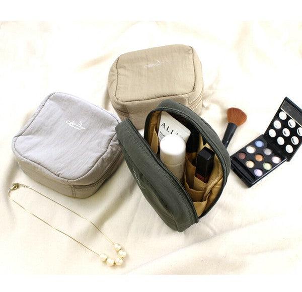 日本 LIZDAYS 防潑水方型化妝包 | 多隔層 可機洗 旅行包 拉鍊收納包