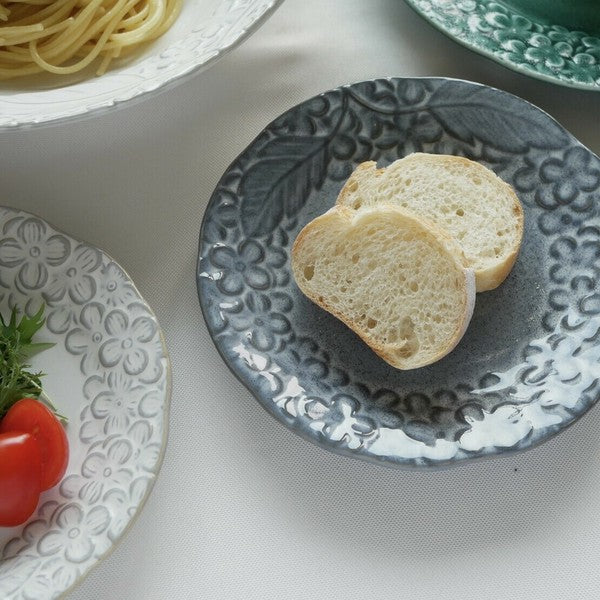 日本製 春櫻拿鐵杯盤 | 古典繡球花 咖啡杯碟 下午茶 小花浮雕 拍照道具