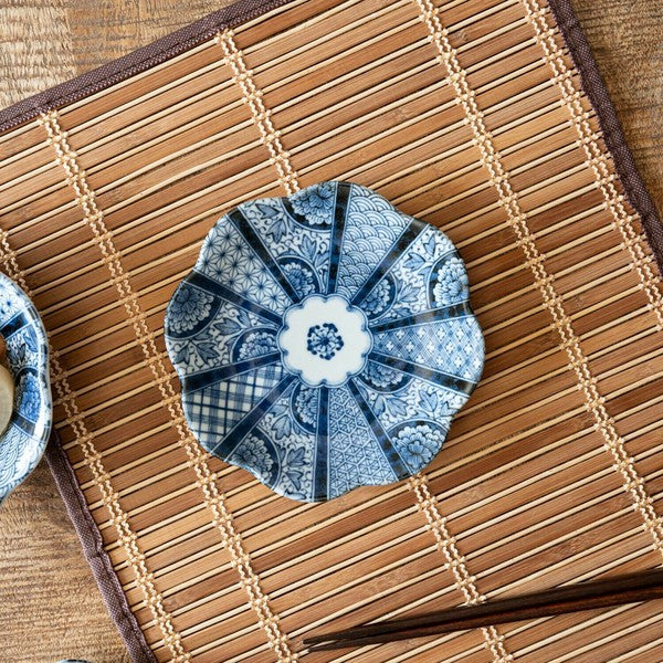 日本製 美濃燒 藍京花淺盤 16.5cm | 藍釉彩 花型盤 吉祥紋 小菜盤