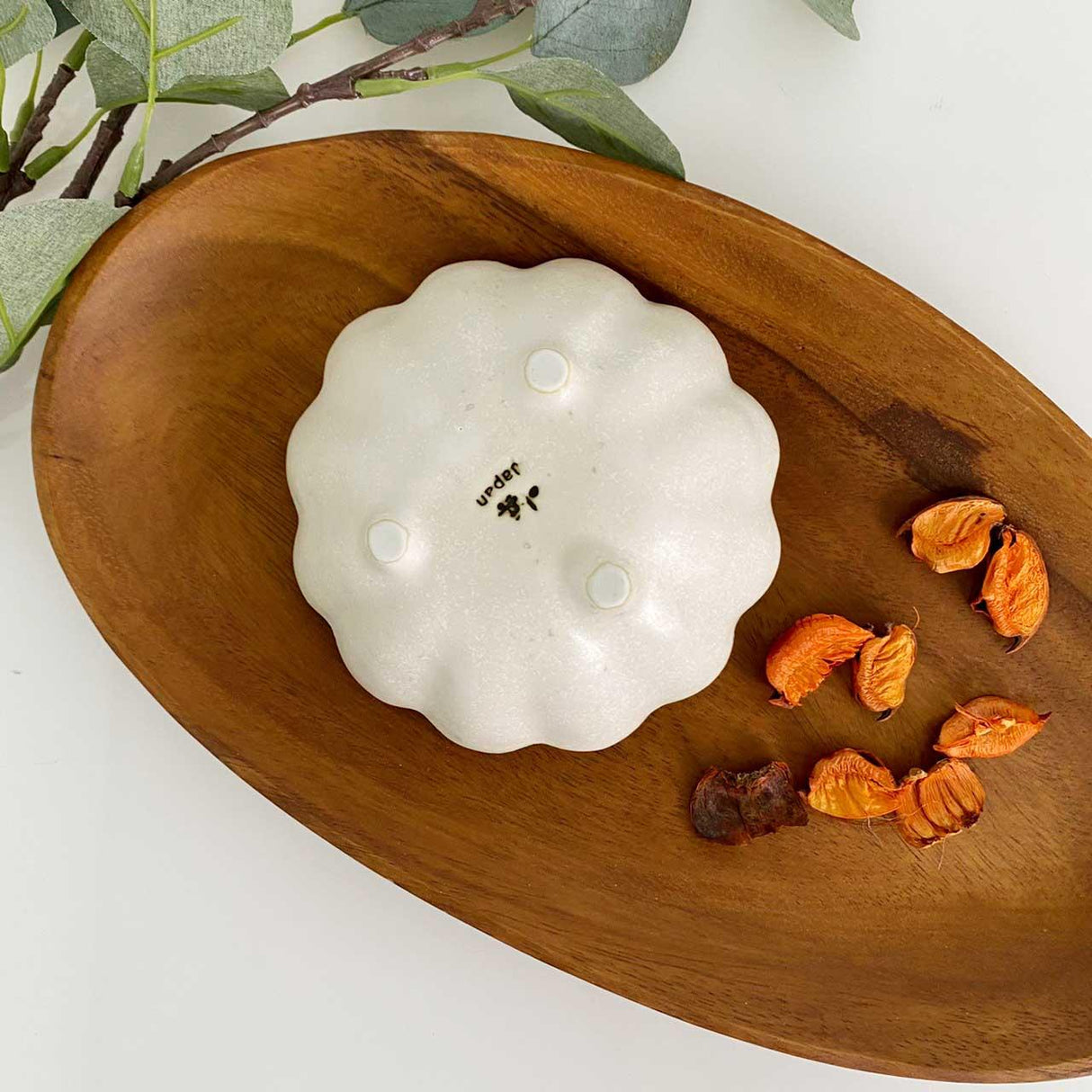 日本製 六魯 白色粉引輪花碗 12CM|白色碗 陶瓷餐盤 造型碗 - 富士通販