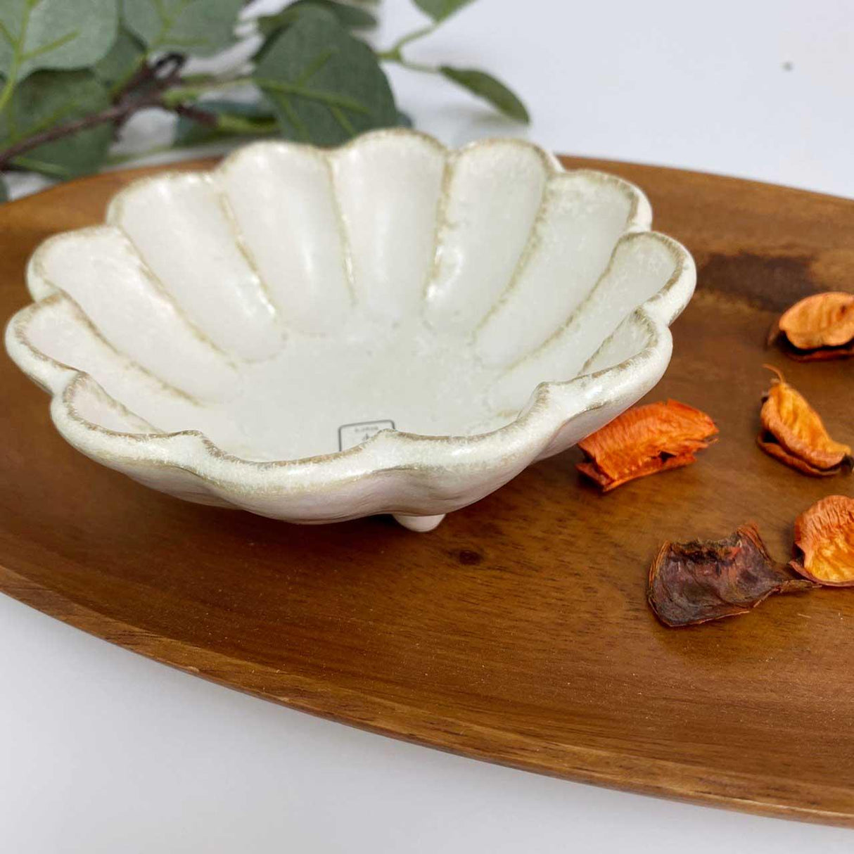 日本製 六魯 白色粉引輪花碗 12CM|白色碗 陶瓷餐盤 造型碗 - 富士通販