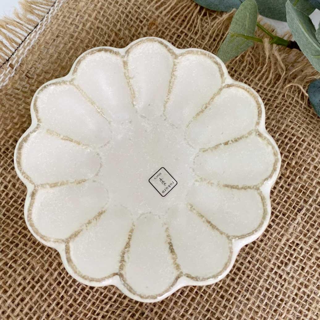 日本製 六魯 白色粉引輪花碗 12CM|白色碗 陶瓷餐盤 造型碗 - 富士通販