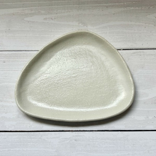 日本製 美濃燒 伊賀斑點三角皿 | 陶瓷三角皿 三角盤 小盤子 碟子 小菜碟 調味碟 飾品盤 收納盤