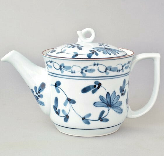 日本製 波佐見燒 陶瓷手繪唐草茶壺 500cc | 輕量茶壺 泡茶壺 唐草紋茶壺 日式茶壺 手繪菊花茶壺