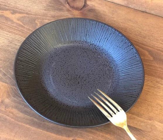 日本製 復古黑細線餐盤|沙拉 咖哩 義大利麵 生蠔 生魚片