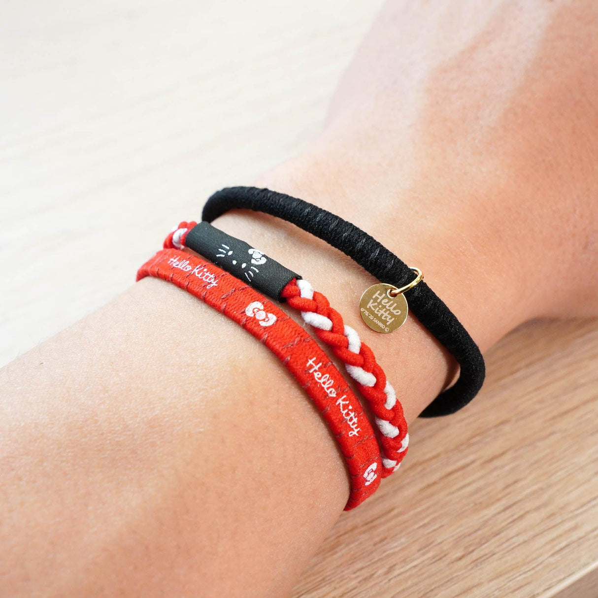 日本製 三麗鷗 凱蒂貓 抗靜電手環3入組|靜電手環 防靜電 飾品 - 富士通販