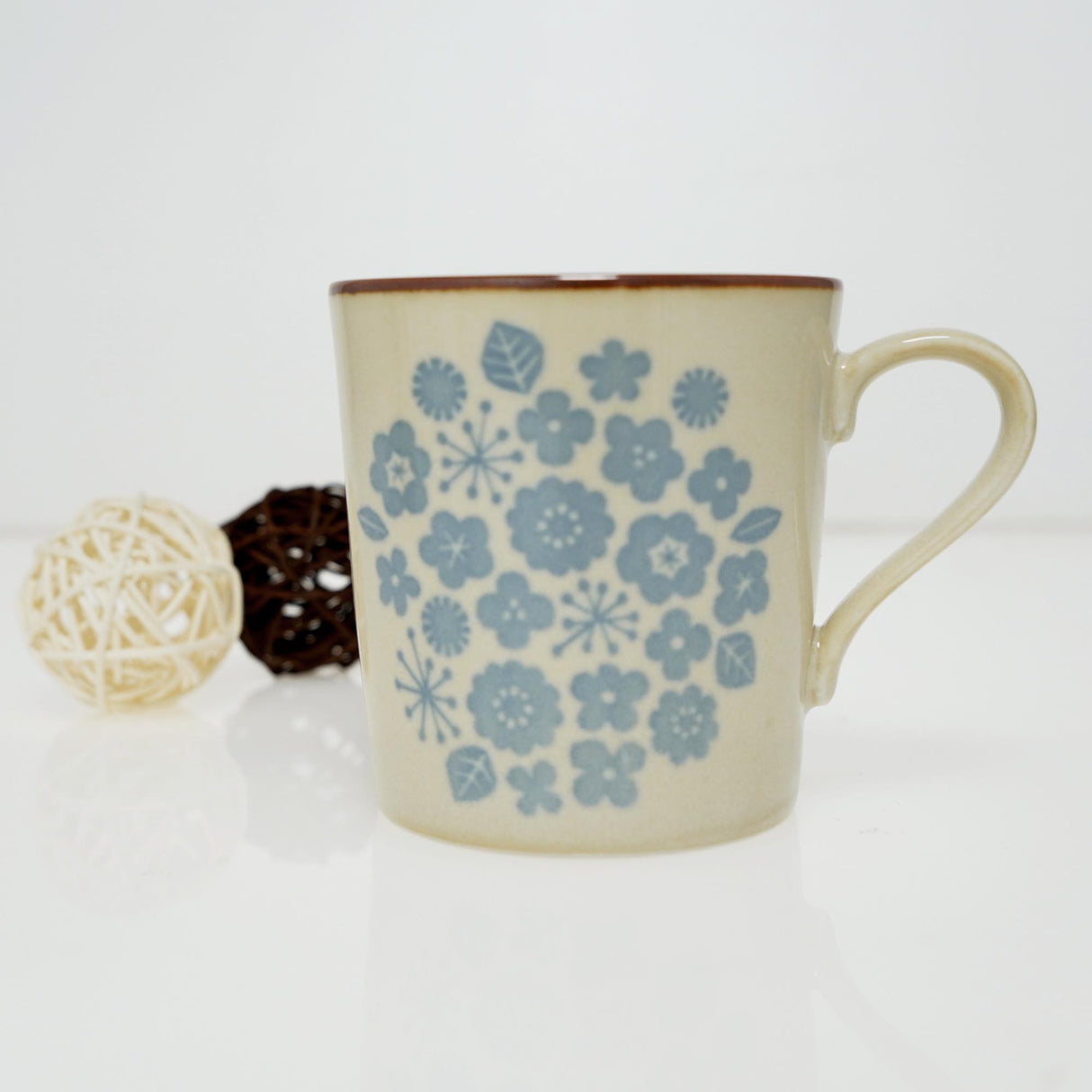 日本製 美濃燒馬克杯 藍色小花 300ml|陶瓷杯 日式茶杯 咖啡杯 - 富士通販