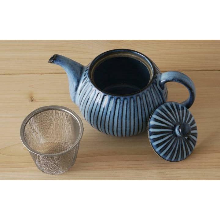 日本製 波佐見燒 青荻雕紋 圓款茶壺|500 cc - 富士通販
