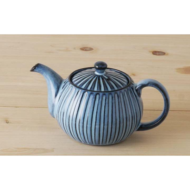 日本製 波佐見燒 青荻雕紋 圓款茶壺|500 cc - 富士通販