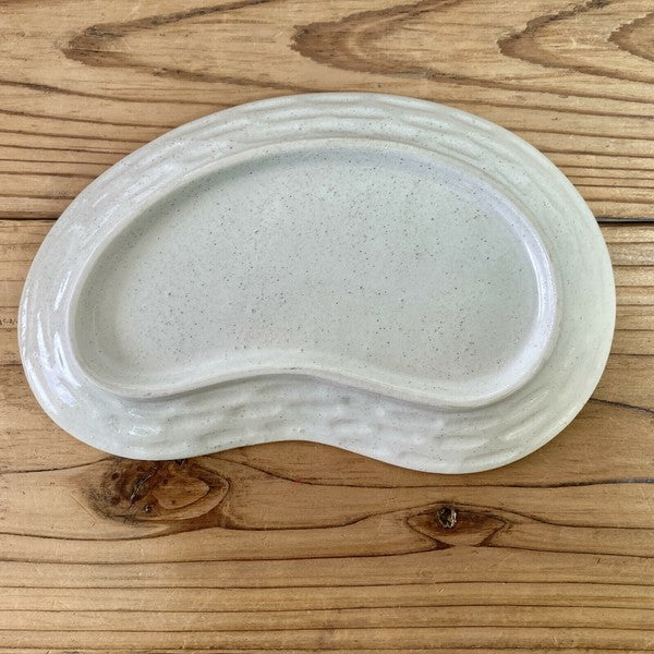 日本製 美濃燒 白結晶豆型陶瓷淺盤 | 不規則盤 菜盤 魚盤 可微波 白結晶釉