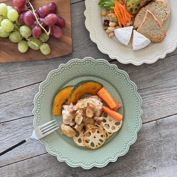 日本製 美濃燒 復古花邊浮雕圓盤 23cm | 大盤 陶瓷餐盤 蛋糕盤 點心盤 小花盤子 三色