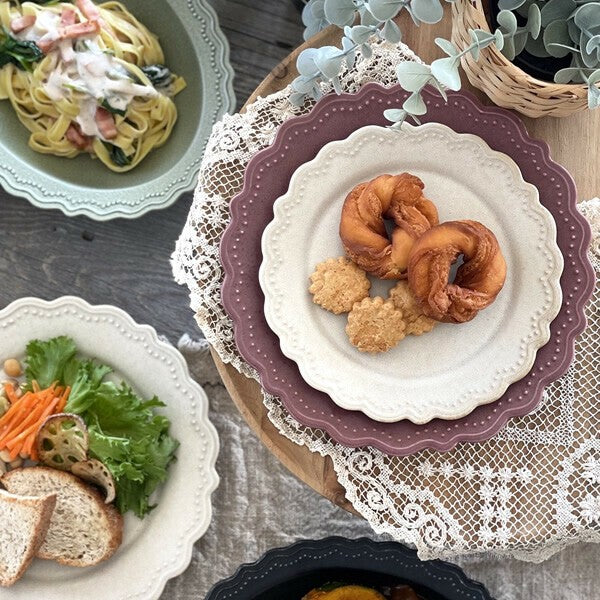 日本製 美濃燒 復古花邊浮雕圓盤 23cm | 大盤 陶瓷餐盤 蛋糕盤 點心盤 小花盤子 三色