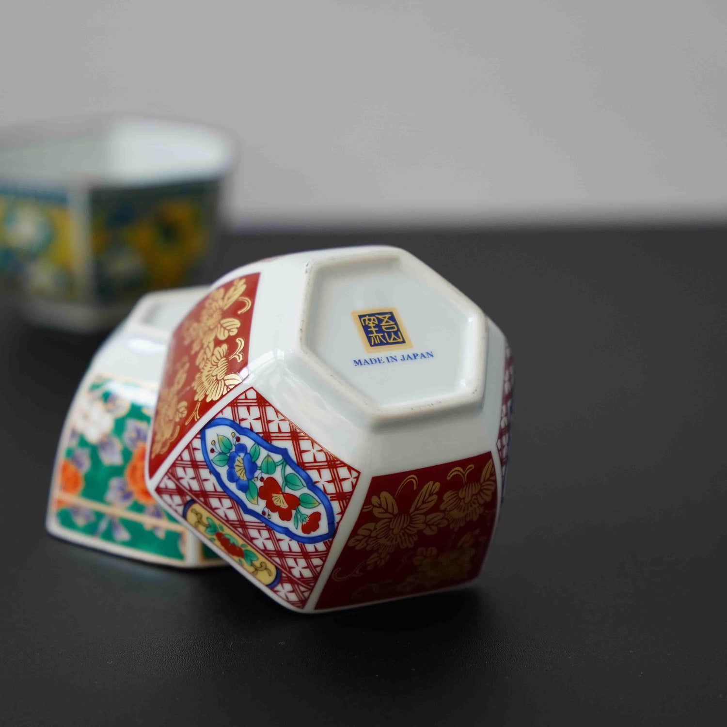 日本製 美濃燒 吾山窯 中國風金邊陶瓷六角碗|小碗 醬料碟 小菜碟 - 富士通販