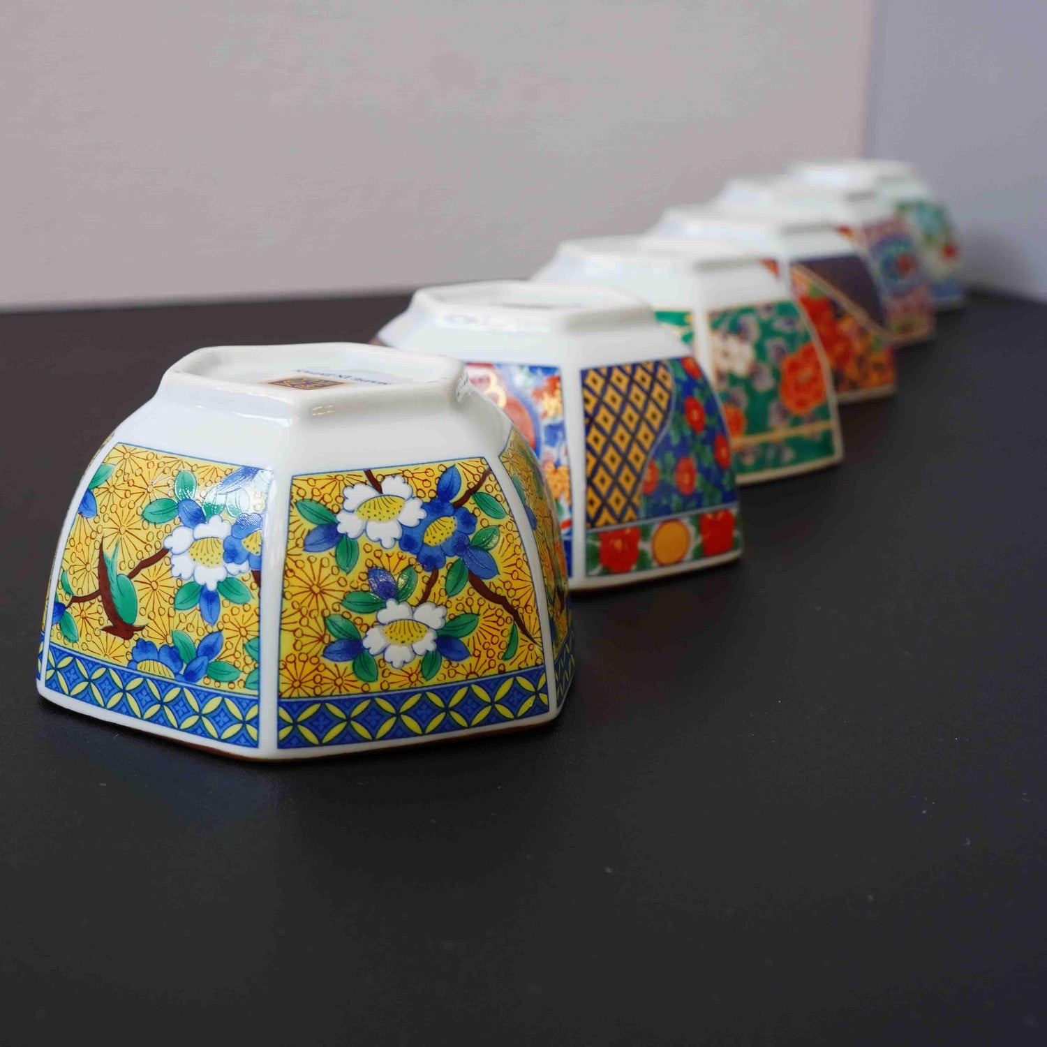 日本製 美濃燒 吾山窯 中國風金邊陶瓷六角碗|小碗 醬料碟 小菜碟 - 富士通販