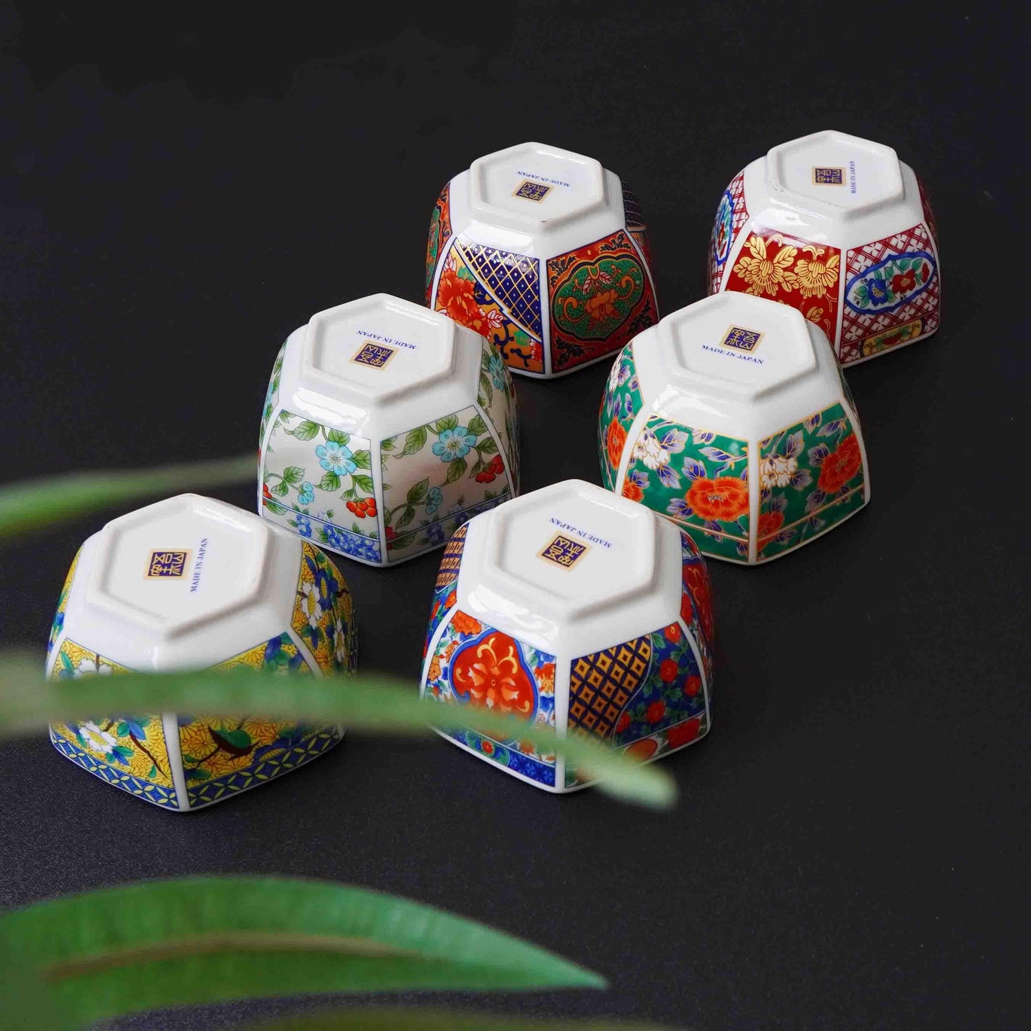 日本製 美濃燒 吾山窯 中國風金邊陶瓷六角碗|小碗 醬料碟 小菜碟 - 富士通販