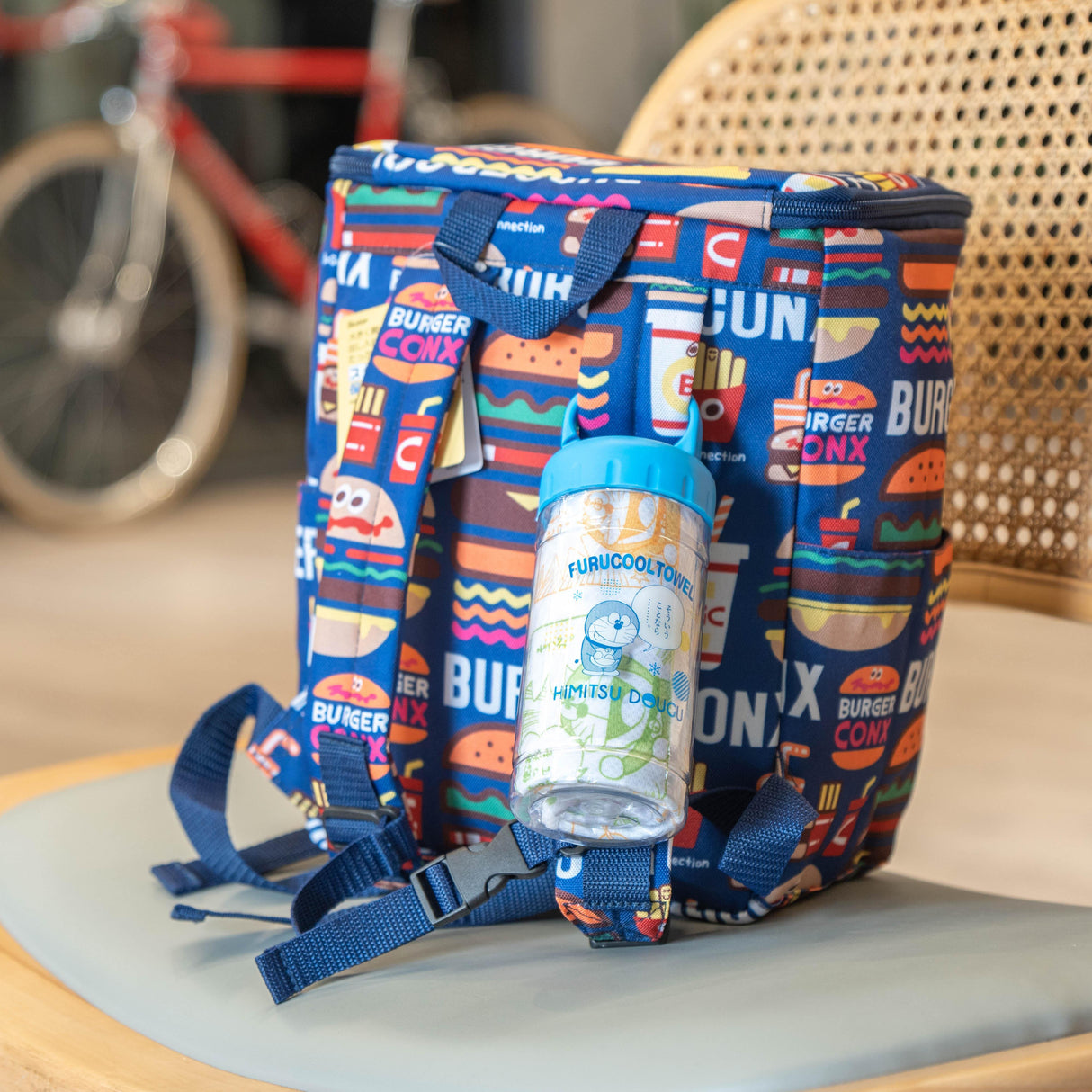 哆啦A夢造型涼毛巾|輕薄透氣可收納,附贈瓶子 - 富士通販