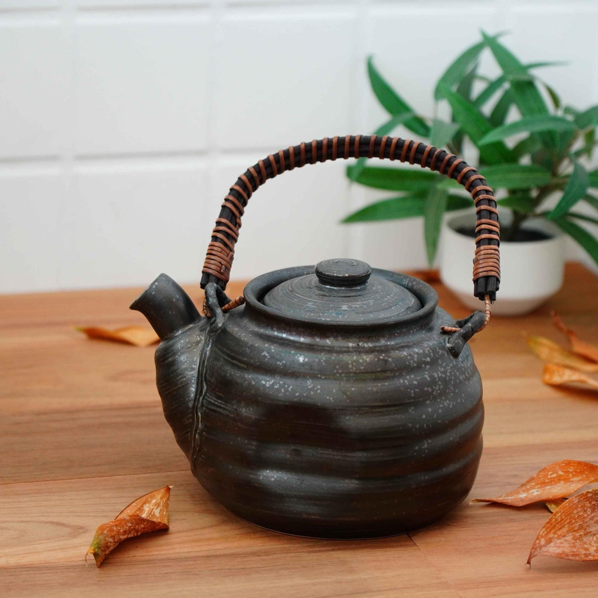 日本製 BLUT'S rokuro 六魯 黑鐵 陶瓷茶壺|1800cc - 富士通販