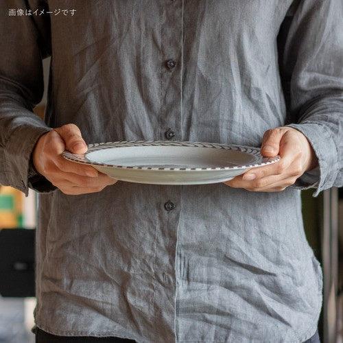 日本製 美濃燒 Gran 陶瓷盤 23.7cm|羽毛 灰色 - 富士通販