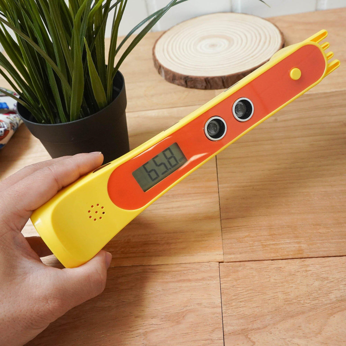 Hashy 長頸鹿身高尺|自動感應,電子身高測量器 - 富士通販