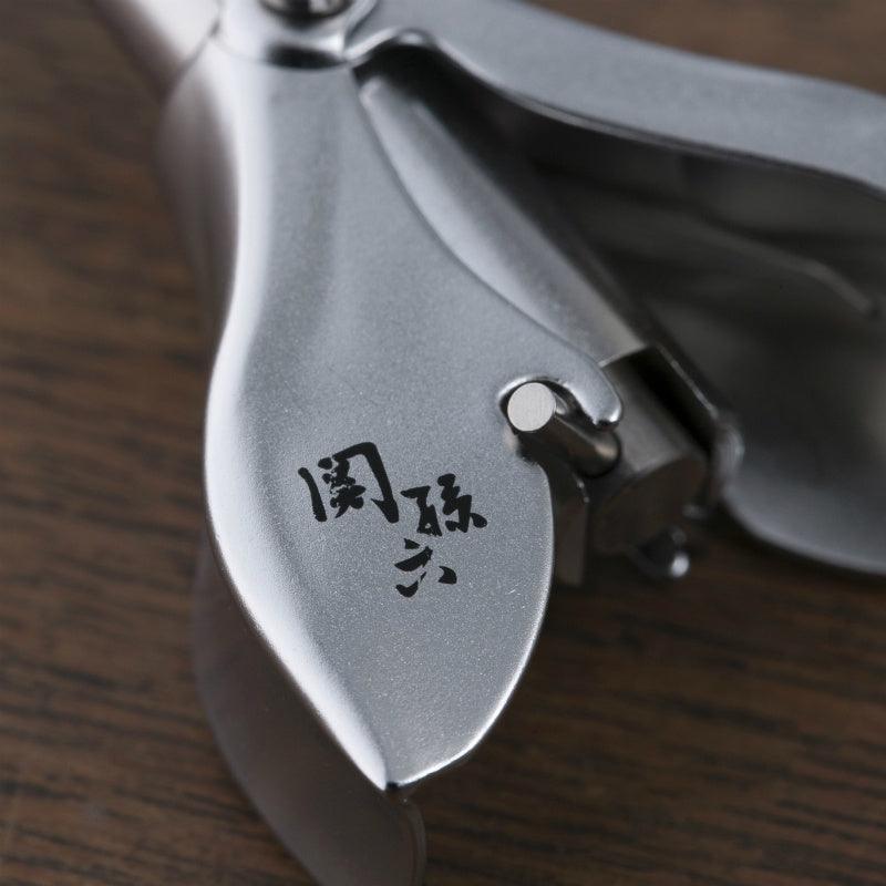 日本製關孫六旋轉鼻毛剪|貝印KAI安全鼻毛去除器(內附清潔刷) - 富士通販