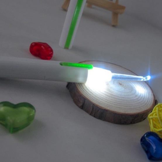 日本原裝KAI貝印發光掏耳棒|比一般黃光再亮了3倍的LED白光設計 - 富士通販