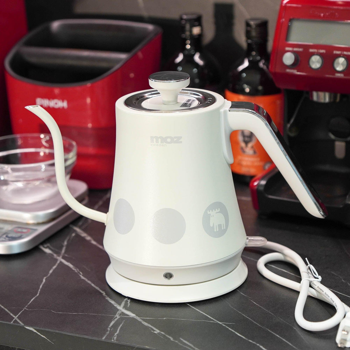 北歐 MOZ 電熱水壺 白色|電熱水壺 熱水壺 快煮壺 - 富士通販