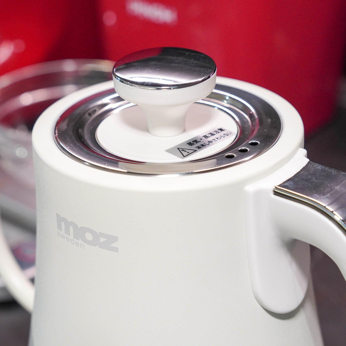 北歐 MOZ 電熱水壺 白色|電熱水壺 熱水壺 快煮壺 - 富士通販