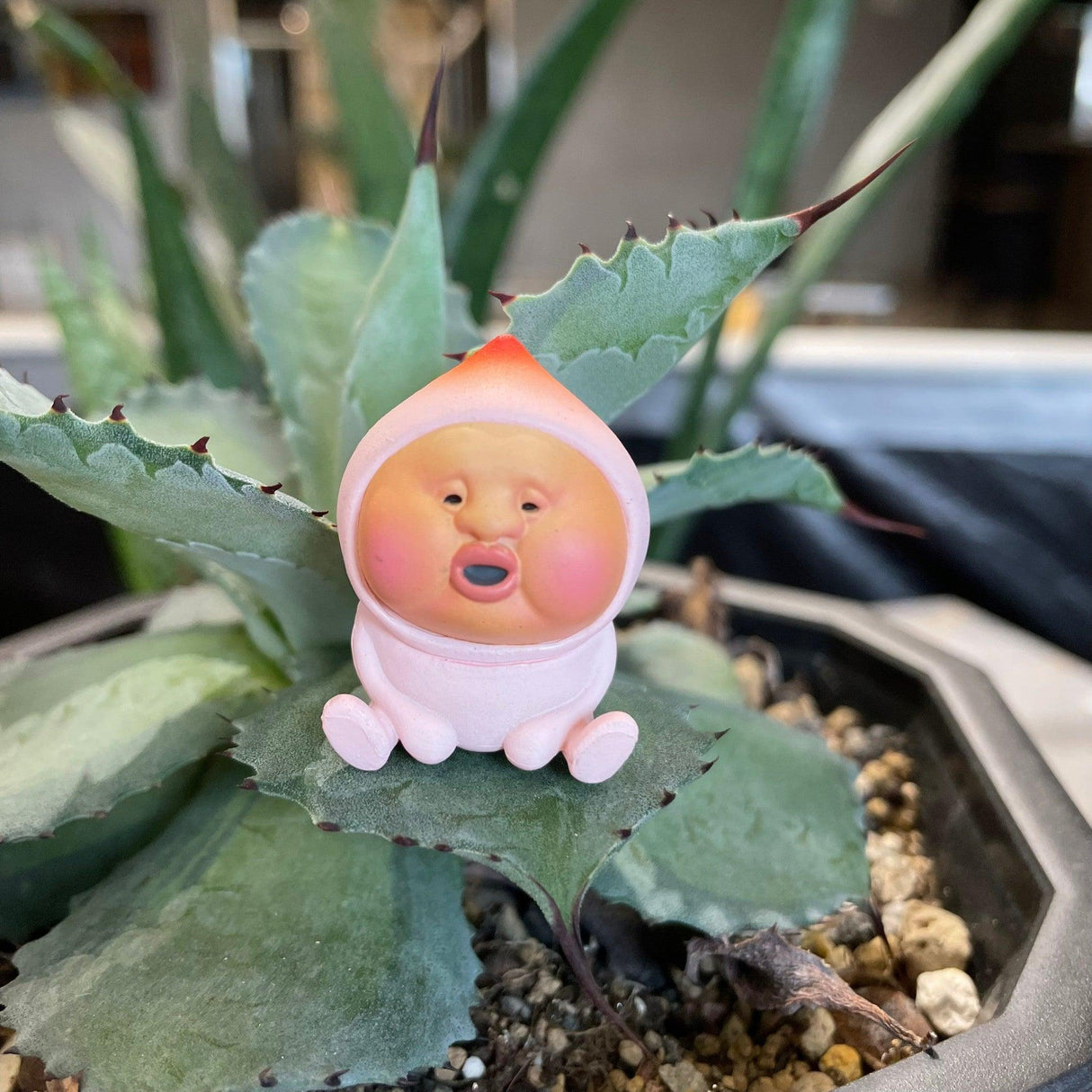 日本 Qualia 醜比頭坐姿公仔|日本扭蛋 療癒小物 擺飾 - 富士通販