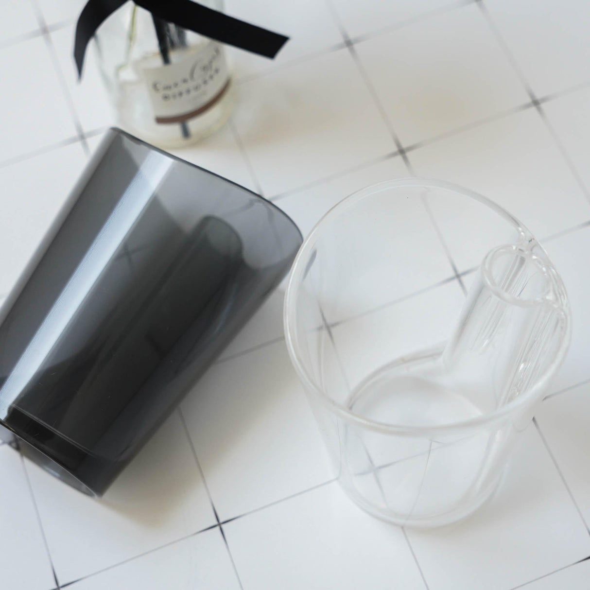 QUALY 創意牙刷翻轉杯|牙刷架漱口杯 - 富士通販