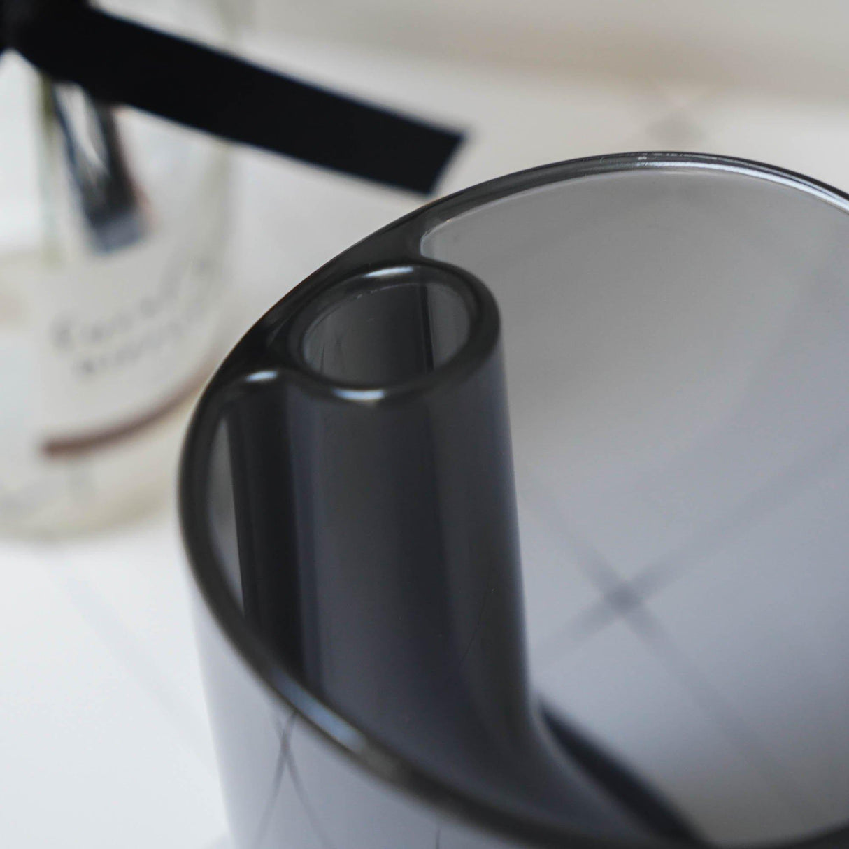 QUALY 創意牙刷翻轉杯|牙刷架漱口杯 - 富士通販