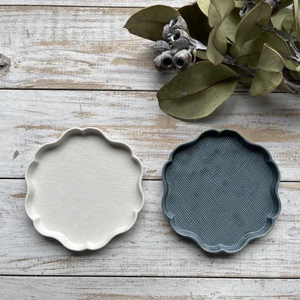 日本製 美濃燒 Rinka 藍色 白色 花瓣造型盤|水果盤 飾品盤 蛋糕盤 - 富士通販