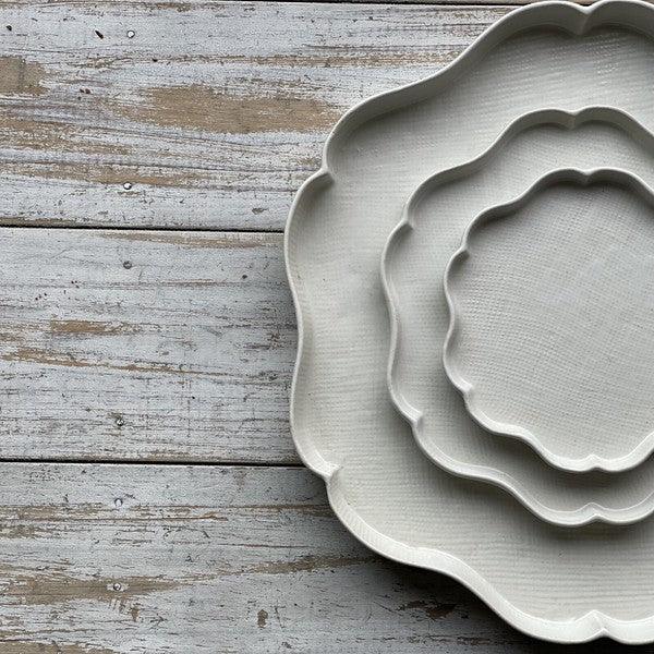 日本製 美濃燒 Rinka 藍色 白色 花瓣造型盤|水果盤 飾品盤 蛋糕盤 - 富士通販