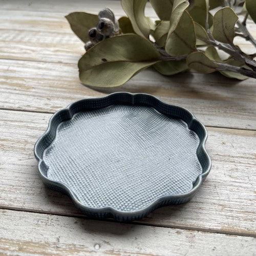 日本製 美濃燒 Rinka 藍色 白色 花瓣造型盤|水果盤 飾品盤 蛋糕盤 - 富士通販