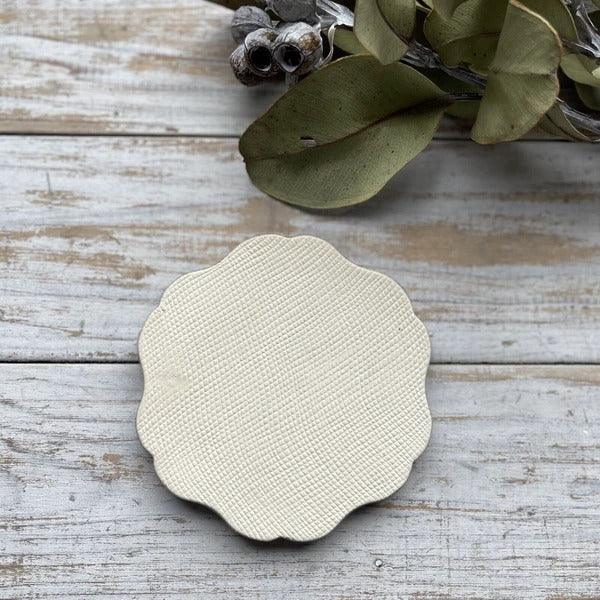 日本製 美濃燒 Rinka 藍色 白色 花瓣造型盤|水果盤 飾品盤 蛋糕盤 - 富士通販