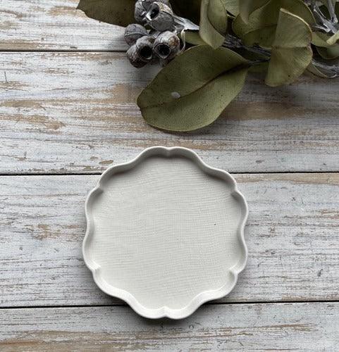 日本製 美濃燒 Rinka 藍色 白色 花瓣造型盤|水果盤 飾品盤 蛋糕盤 - 富士通販