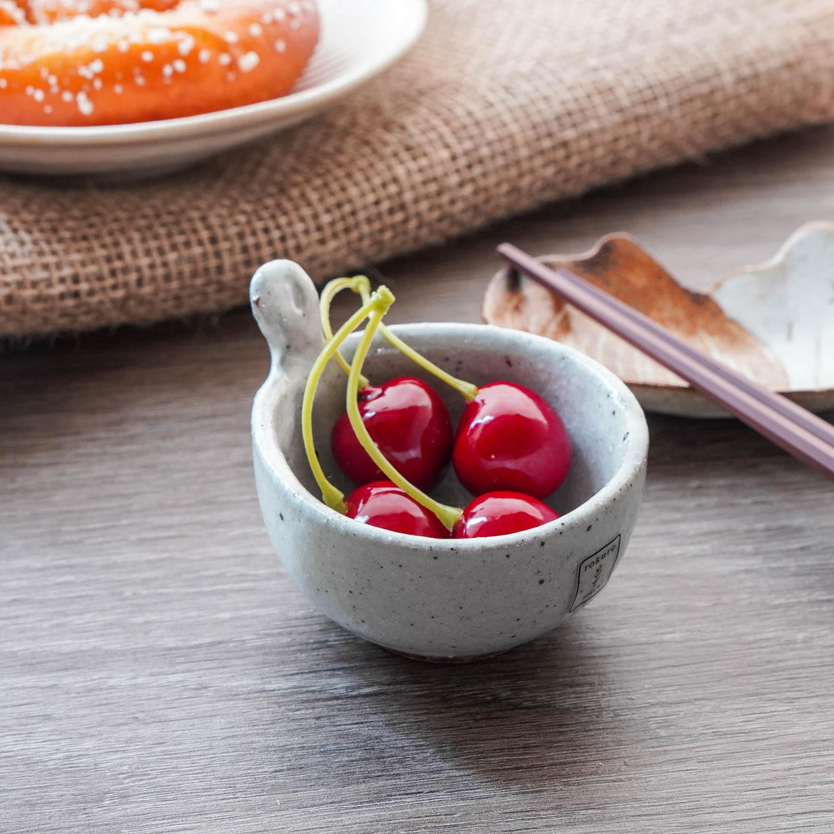 Rokuro Blut's 六魯 美濃燒陶瓷 小船造型圖樣小菜碟(單一販售) - 富士通販