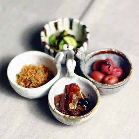 Rokuro Blut's 六魯 美濃燒陶瓷 小船造型圖樣小菜碟(單一販售) - 富士通販