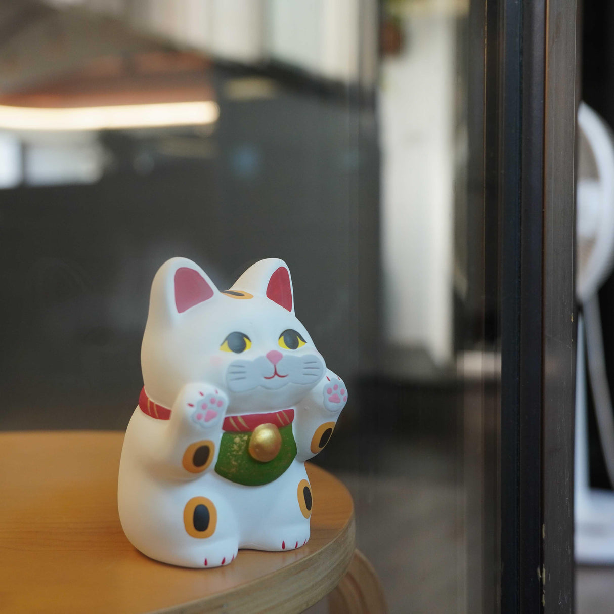 日本 RYUKODO 龍虎堂貼臉招財貓|白色和金色招財貓擺飾 開店送禮 - 富士通販