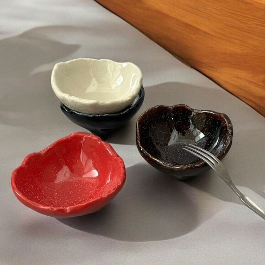 日本製 美濃燒 不規則三腳小碟 | 銀河系小碟 陶瓷醬料碟 小菜碟 裝飾盤 飾品盤