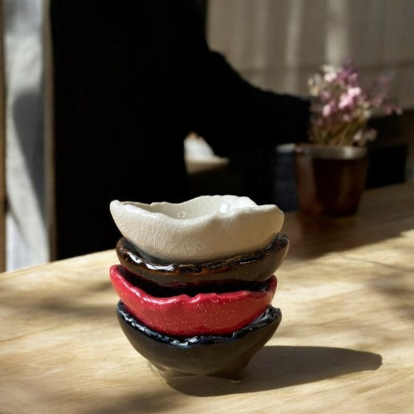 日本製 美濃燒 不規則三腳小碟 | 銀河系小碟 陶瓷醬料碟 小菜碟 裝飾盤 飾品盤