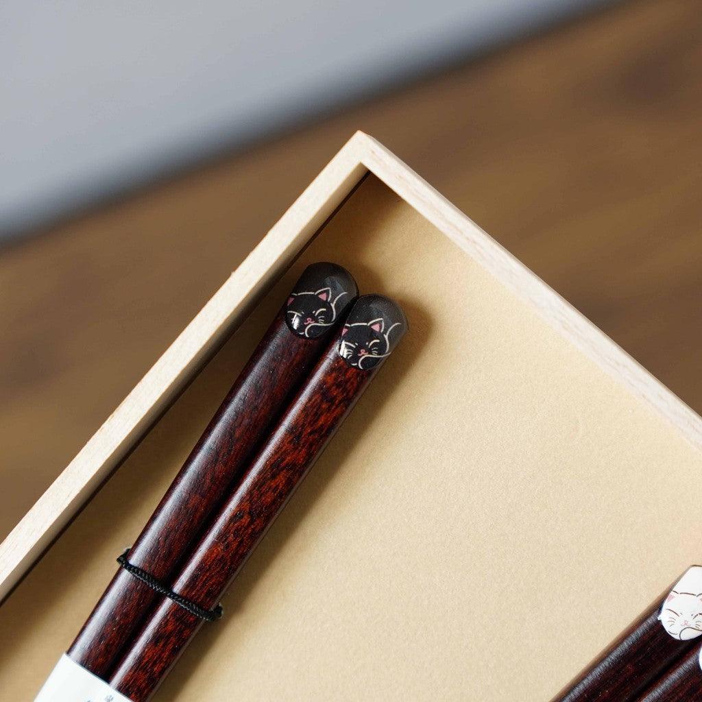 日本製 若狭塗 貓咪造型 對筷禮盒|對筷 筷架 筷子 - 富士通販