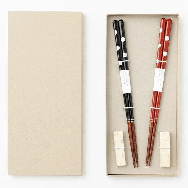 日本製 若狭塗 貓咪 點點 對筷禮盒組|筷子 對筷 筷架 木筷 結婚禮物 - 富士通販