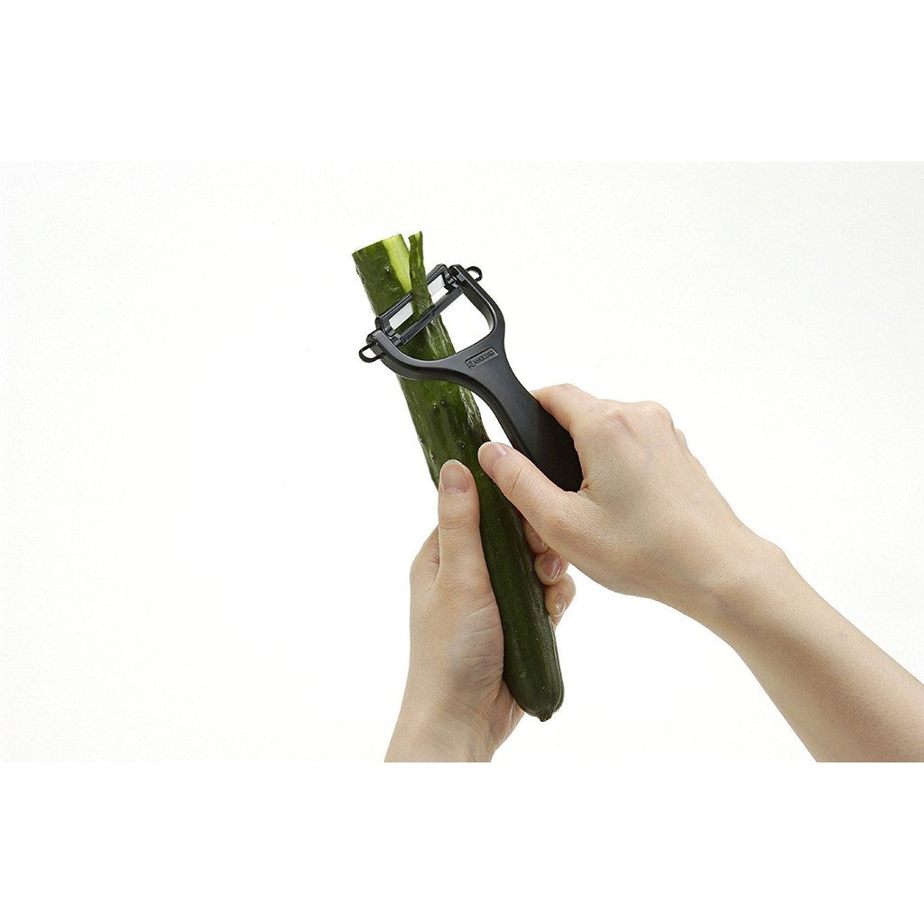 日本 KYOCERA 京瓷 陶瓷削皮刀 | 削皮器 斜角削皮刀 刨刀 黑色 CP-NA09