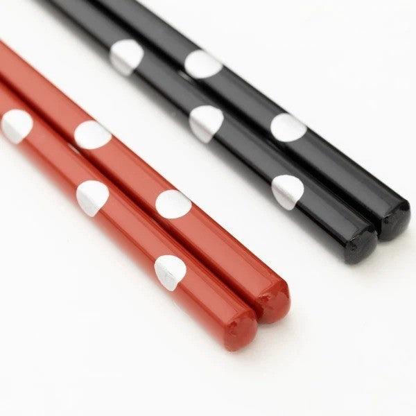 日本製 若狭塗 貓咪 點點 對筷禮盒組|筷子 對筷 筷架 木筷 結婚禮物 - 富士通販