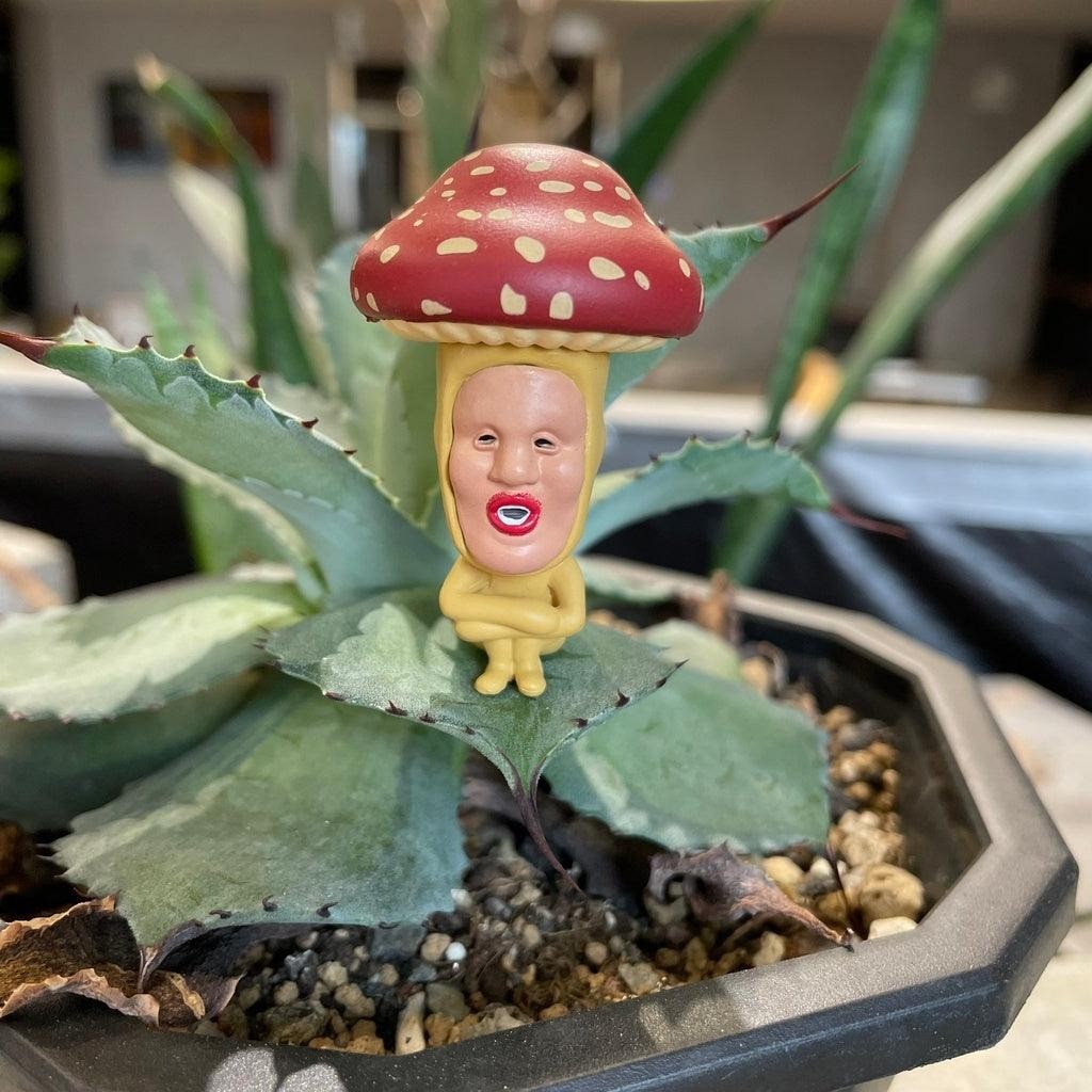 日本 Qualia 醜比頭軟膠公仔 | 扭蛋 醜萌 屁桃