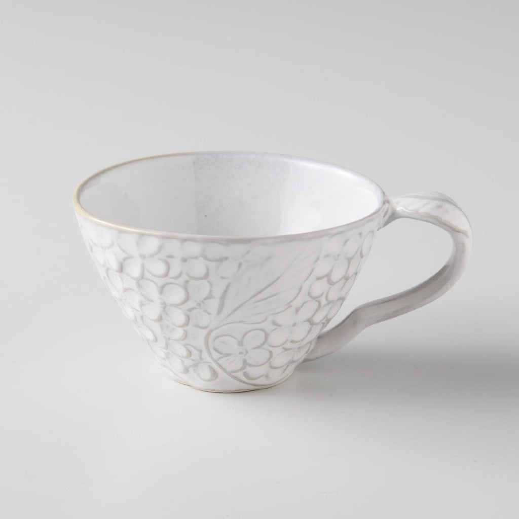 日本製 春櫻拿鐵杯盤 | 古典繡球花 咖啡杯碟 下午茶 小花浮雕 拍照道具