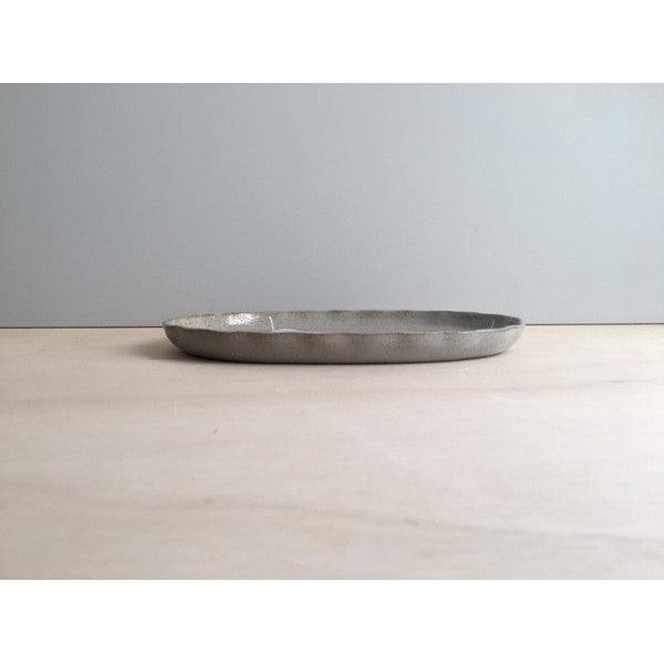 日本製 瀨戶燒 古典一輪花橢圓盤 灰白色 24cm|陶瓷盤 魚盤 水果盤