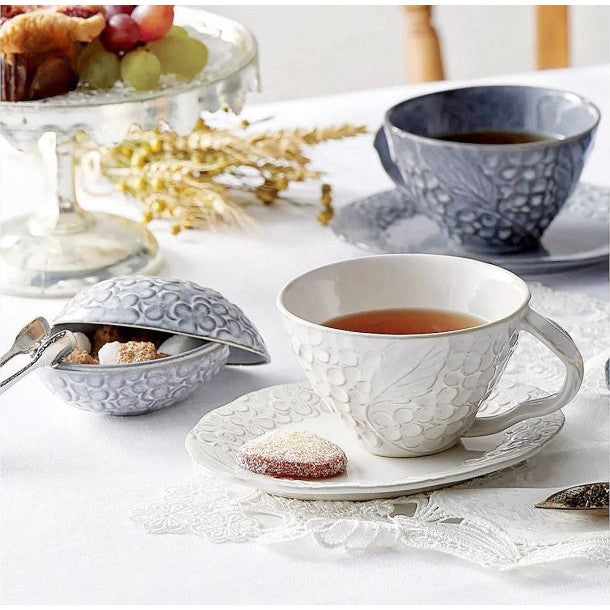 日本製 春櫻拿鐵杯盤 | 古典繡球花 咖啡杯碟 下午茶 小花浮雕 拍照道具