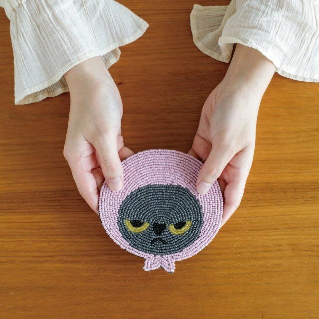 日本 BISQUE 憤怒的真知子 防水串珠杯墊 | 黑貓 吸水隔熱 吸水墊 馬克杯杯墊