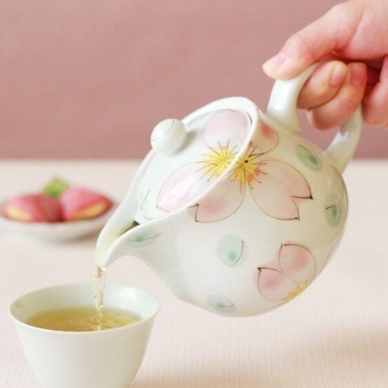 日本製 佐賀 有田燒 手繪花朵茶壺 | 泡茶壺 日本茶壺 花卉茶壺 泡茶 茶具 茶杯 櫻花茶壺 陶瓷茶壺